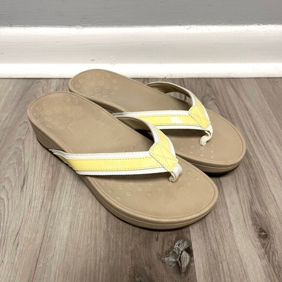Vionic Sandals Women’s 8 Hightide Beige and Yellow Flip Flop - Picture 1 of 7
